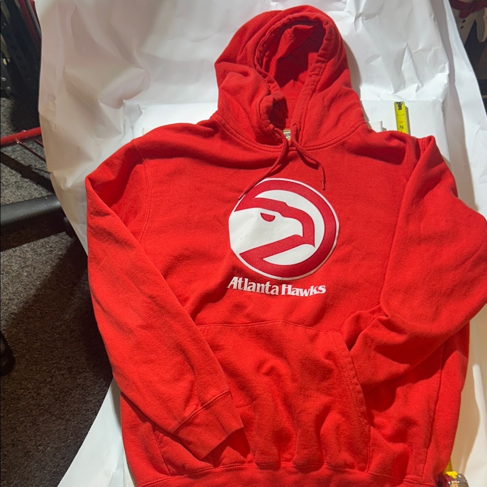 NBA Hardwood Classics - Atlanta Hawks Logo - Red Pullover Hoodie